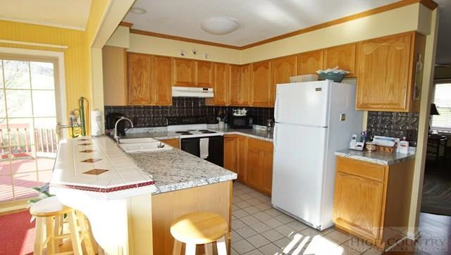 Image number 8 for the current listing