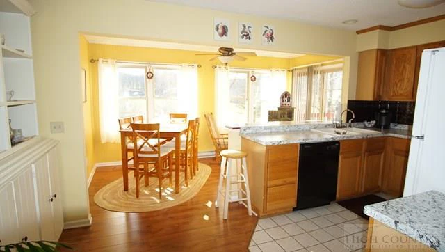 Image number 9 for the current listing