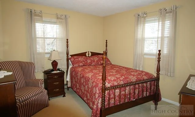 Image number 10 for the current listing
