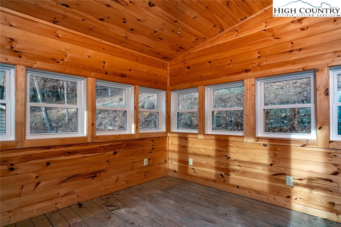Image number 10 for the current listing