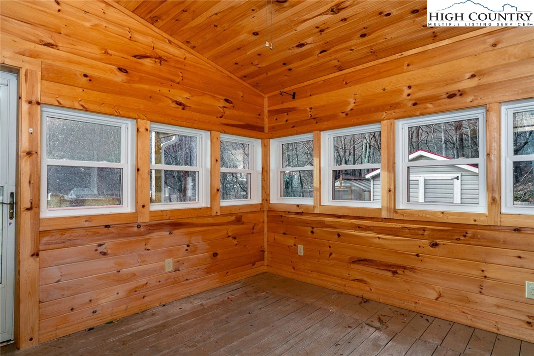 Image number 2 for the current listing