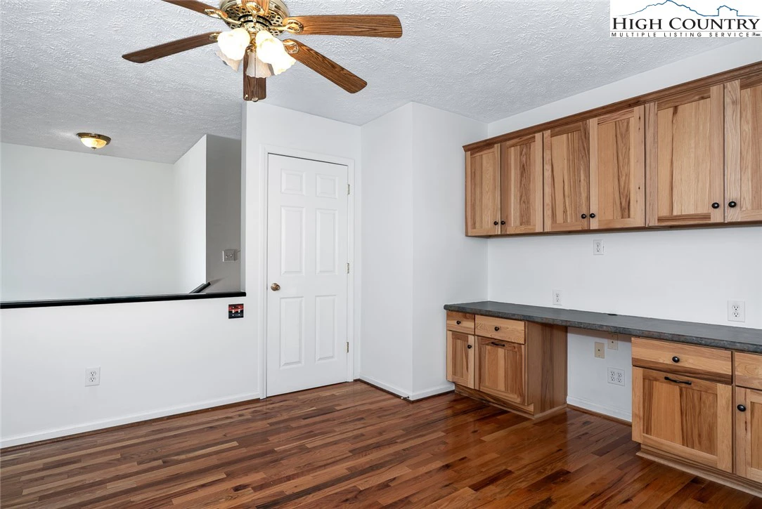 Image number 9 for the current listing