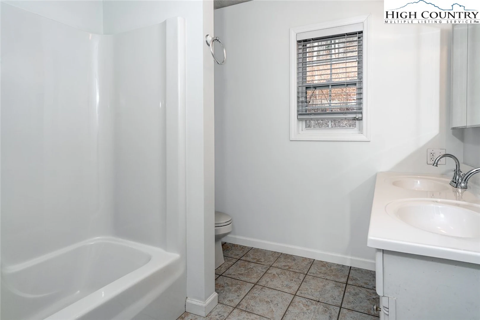 Image number 4 for the current listing