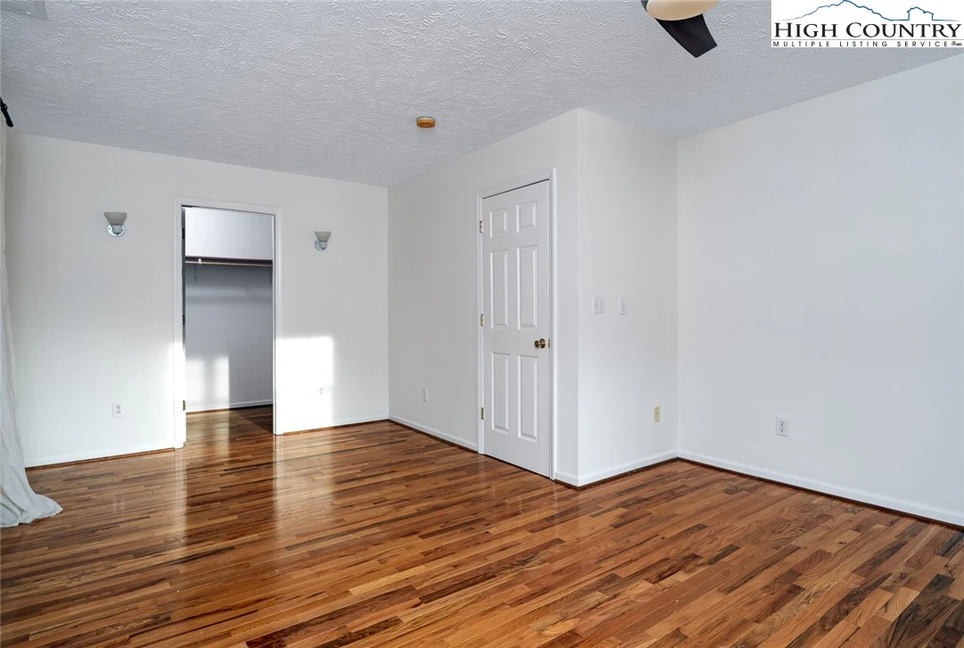 Image number 6 for the current listing