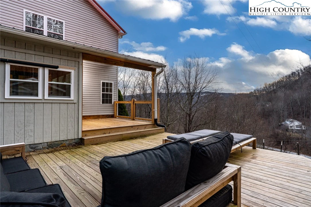 Image number 15 for the current listing