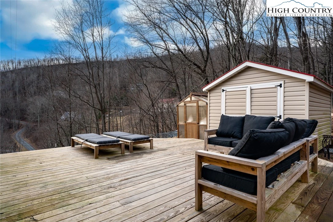 Image number 14 for the current listing
