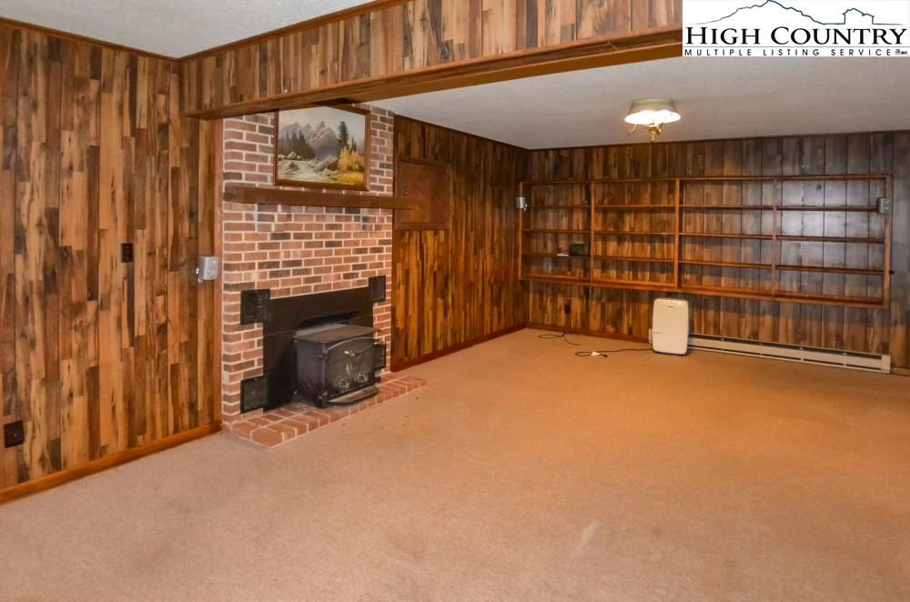 Image number 9 for the current listing