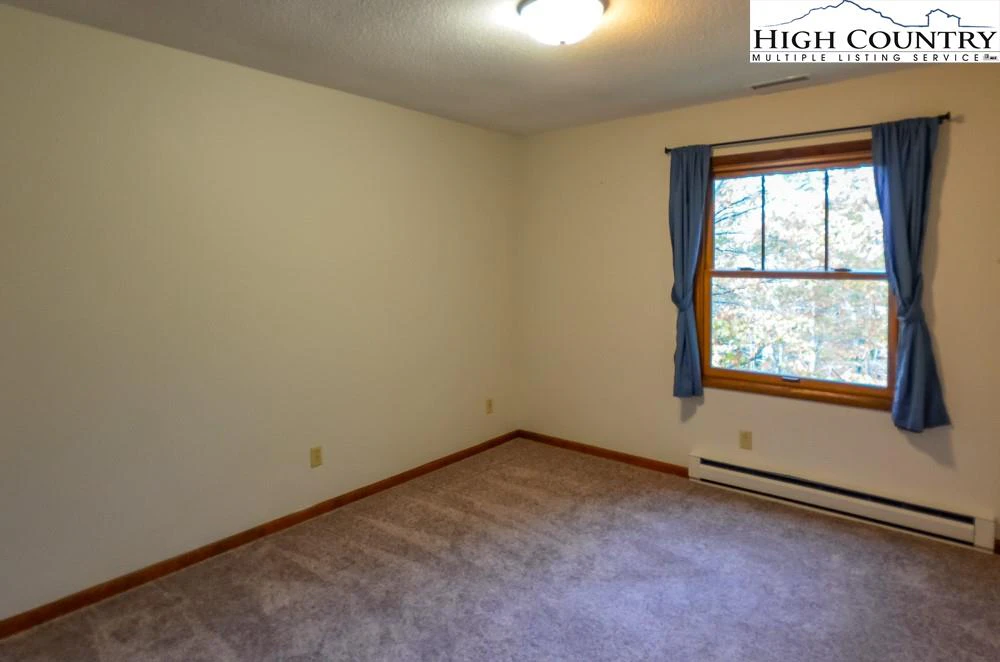 Image number 11 for the current listing