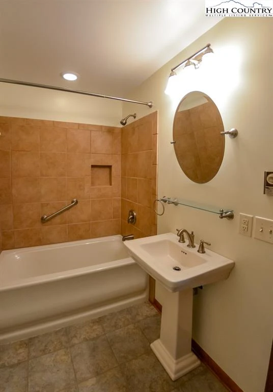 Image number 2 for the current listing