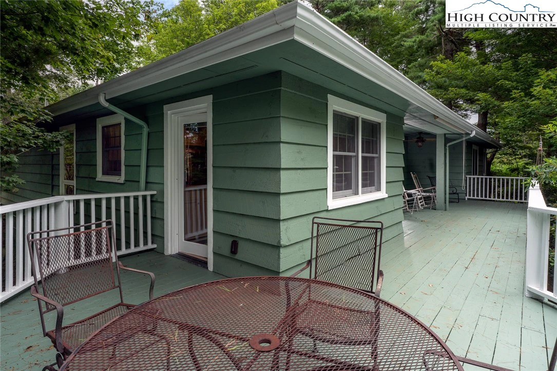 Image number 15 for the current listing
