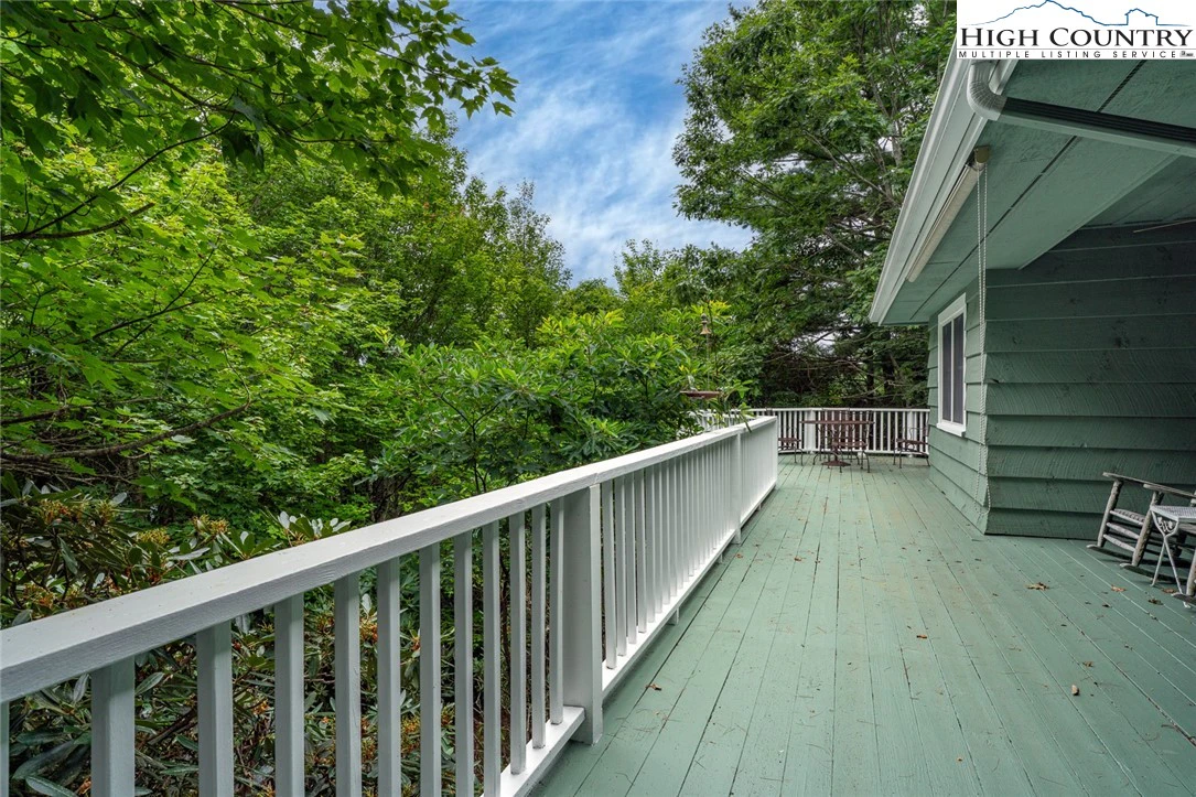 Image number 4 for the current listing