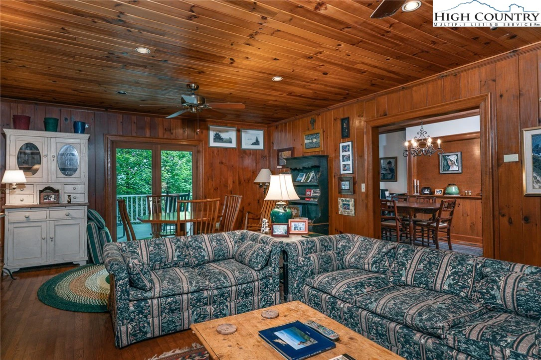 Image number 11 for the current listing