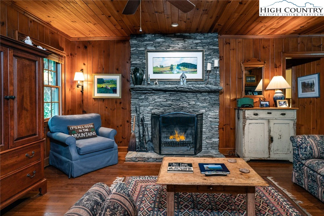 Image number 6 for the current listing