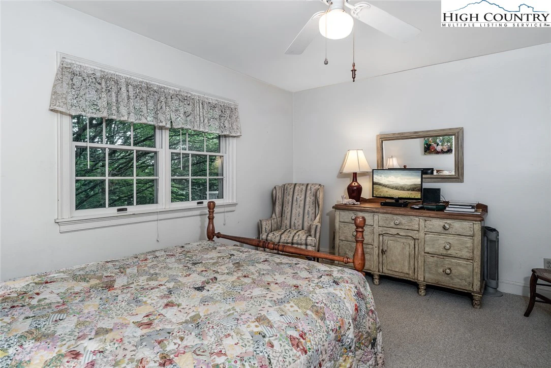 Image number 1 for the current listing