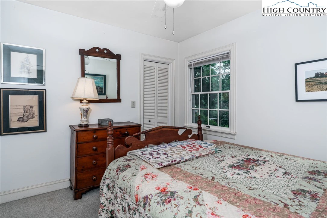 Image number 14 for the current listing