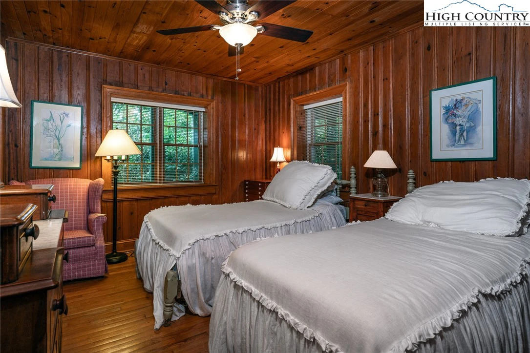 Image number 10 for the current listing