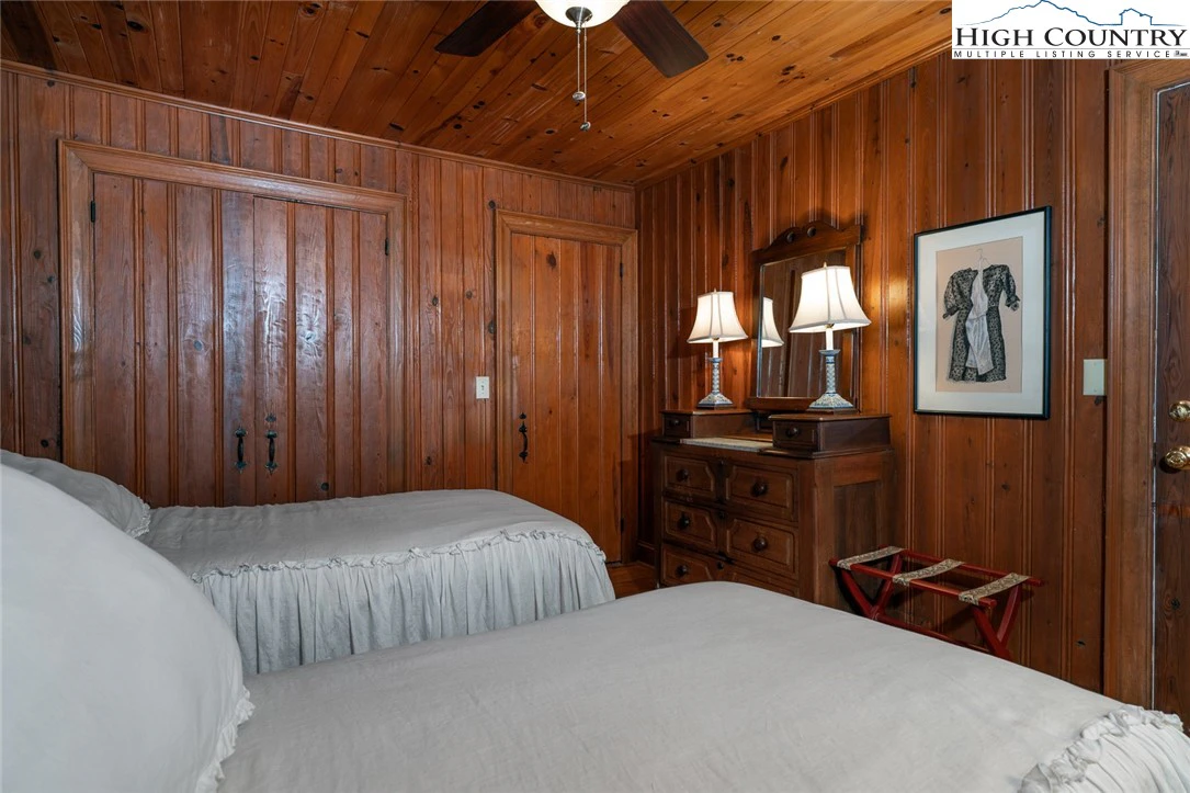 Image number 5 for the current listing