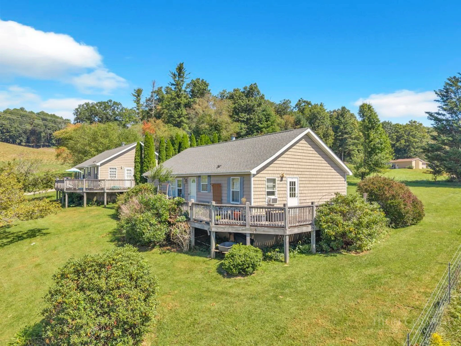 Image number 1 for the current listing
