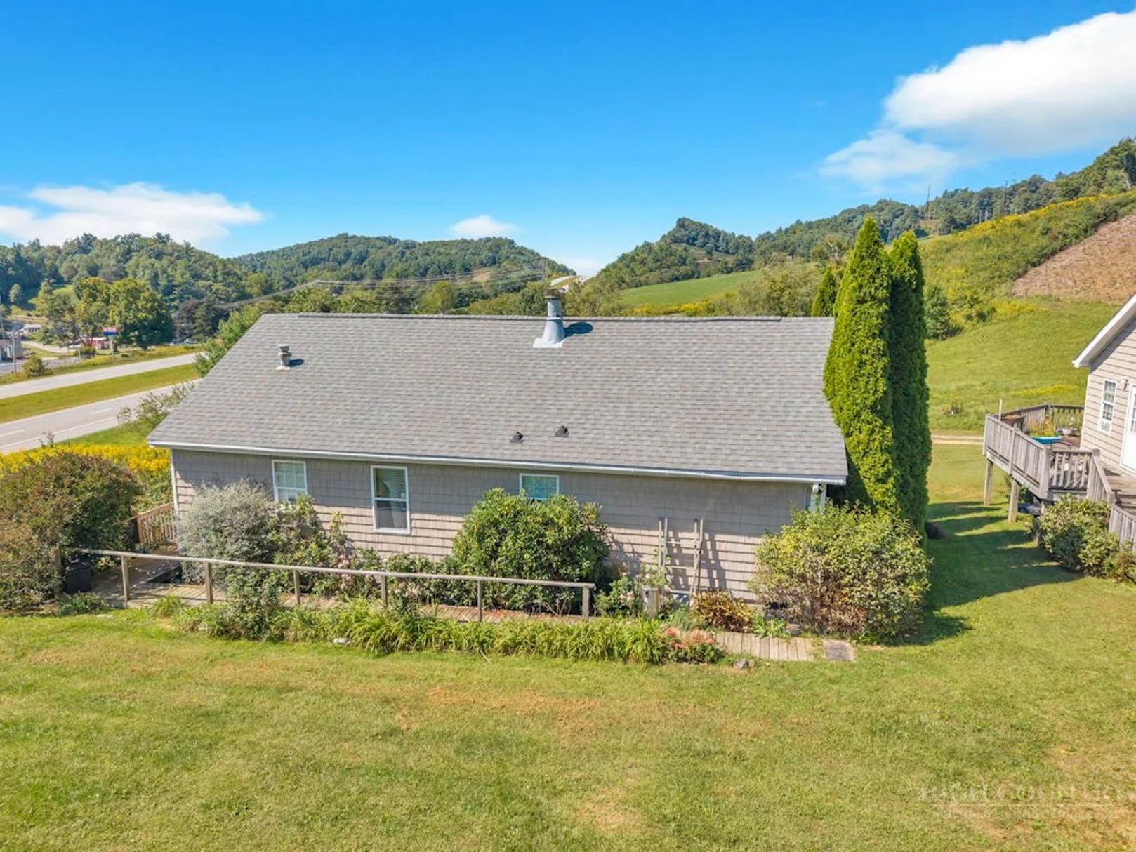 Image number 15 for the current listing