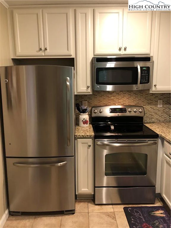 Image number 2 for the current listing