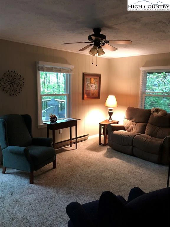 Image number 11 for the current listing