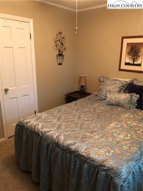 Image number 3 for the current listing