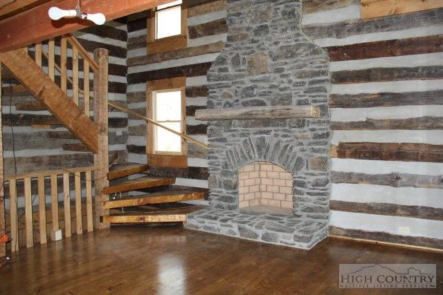 Image number 7 for the current listing