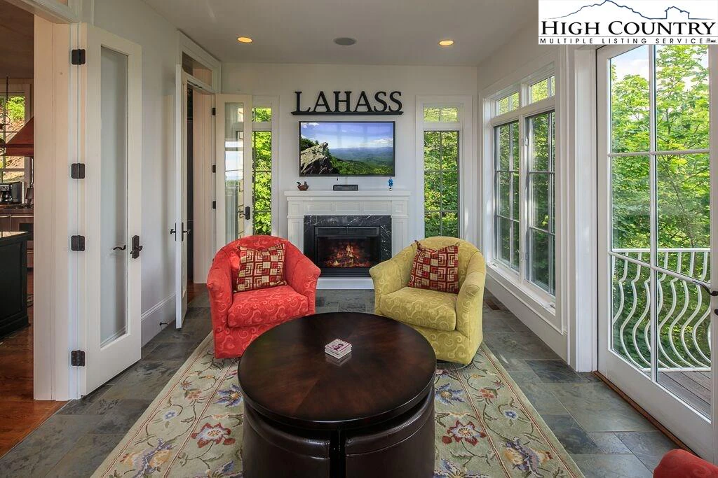 Image number 3 for the current listing