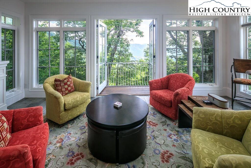 Image number 4 for the current listing