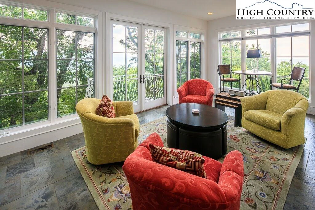 Image number 5 for the current listing