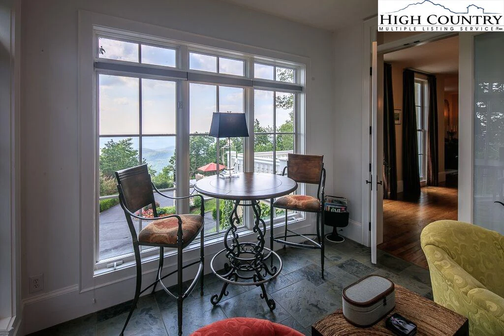 Image number 6 for the current listing