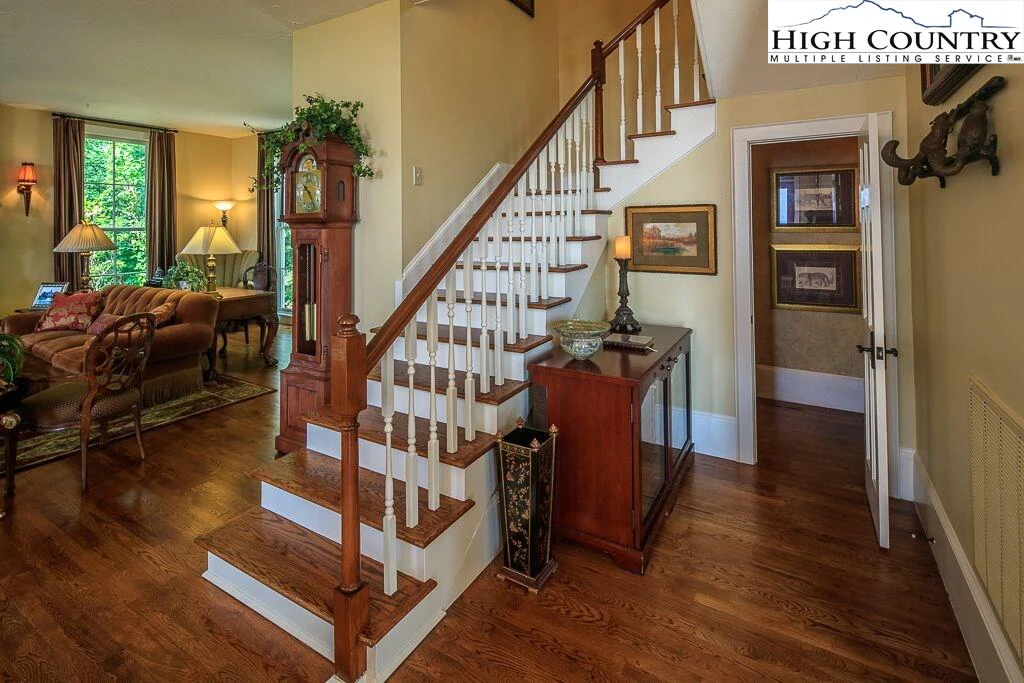 Image number 7 for the current listing