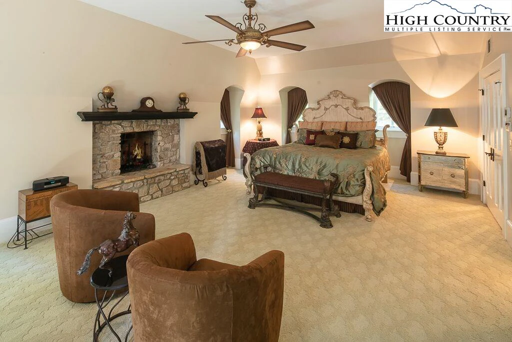 Image number 9 for the current listing