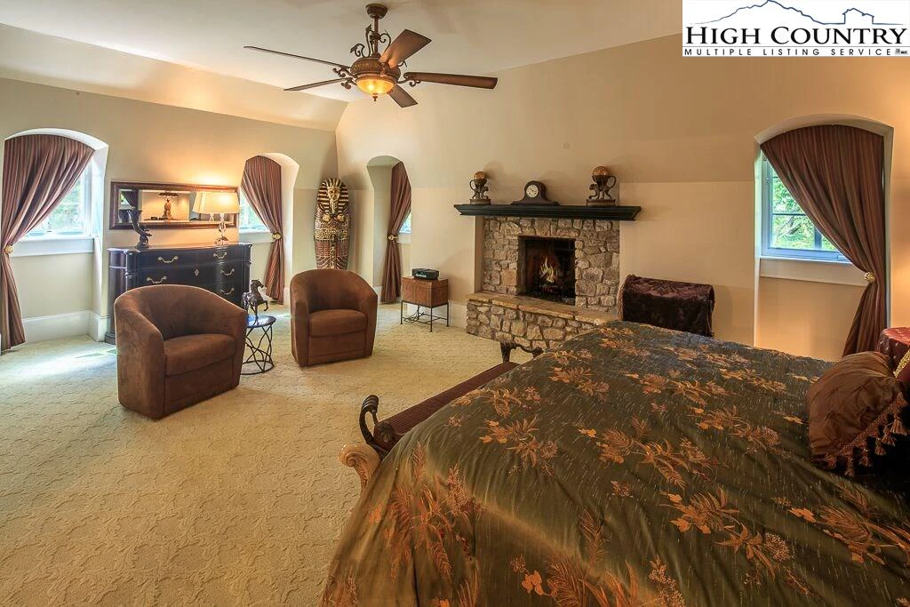 Image number 10 for the current listing