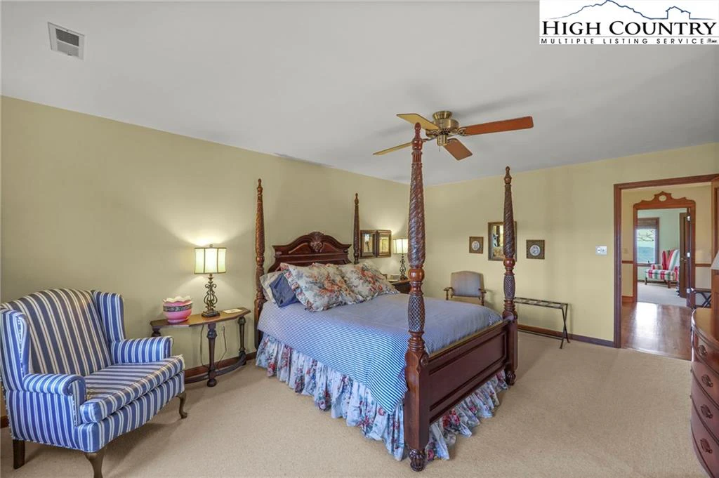 Image number 5 for the current listing