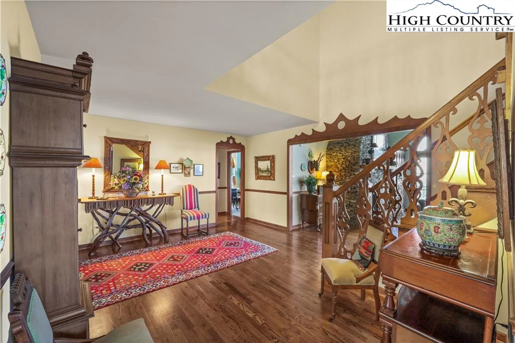 Image number 13 for the current listing