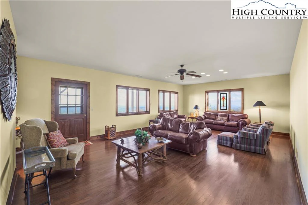 Image number 2 for the current listing