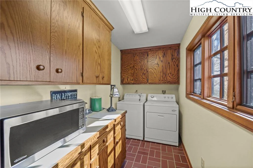 Image number 17 for the current listing