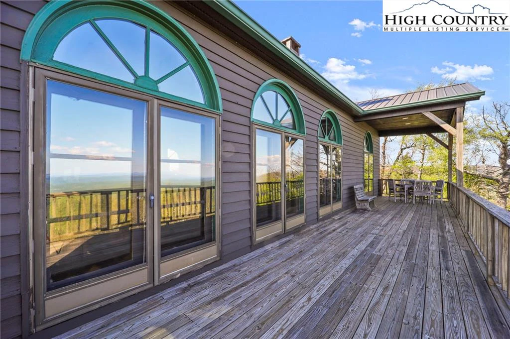 Image number 18 for the current listing