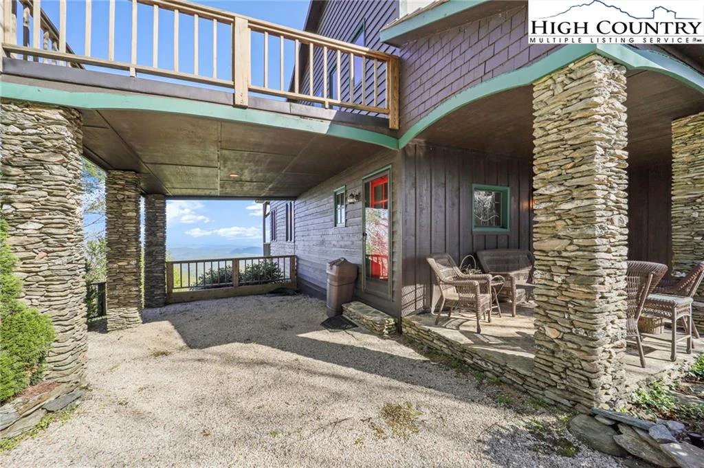 Image number 19 for the current listing