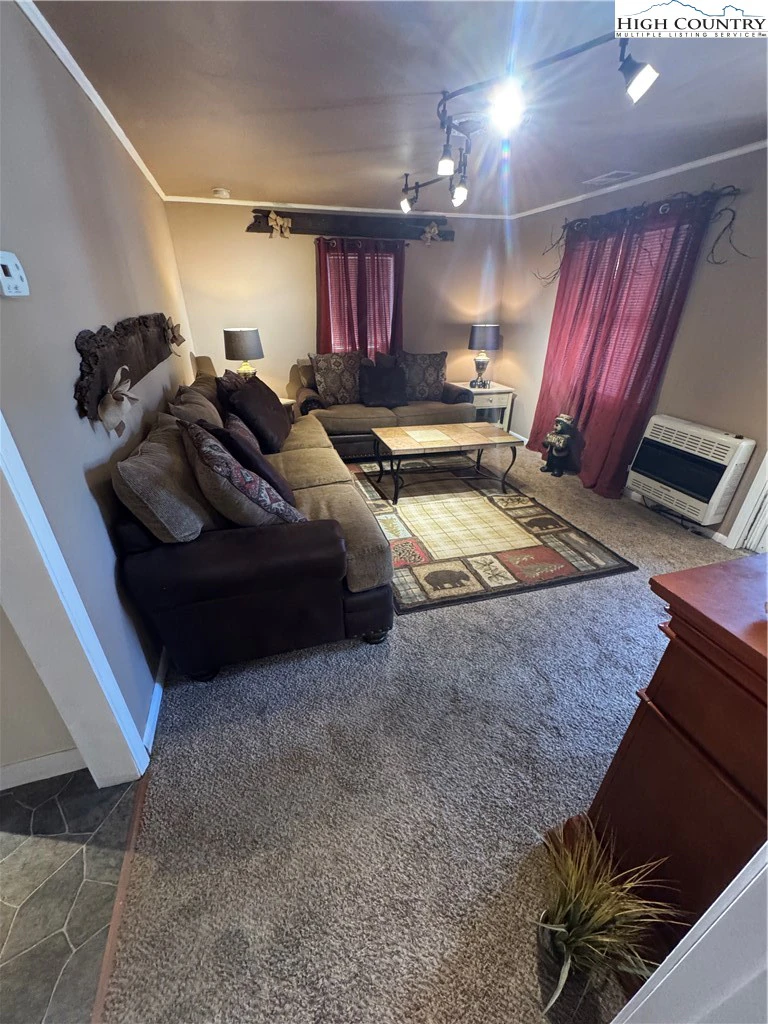 Image number 17 for the current listing