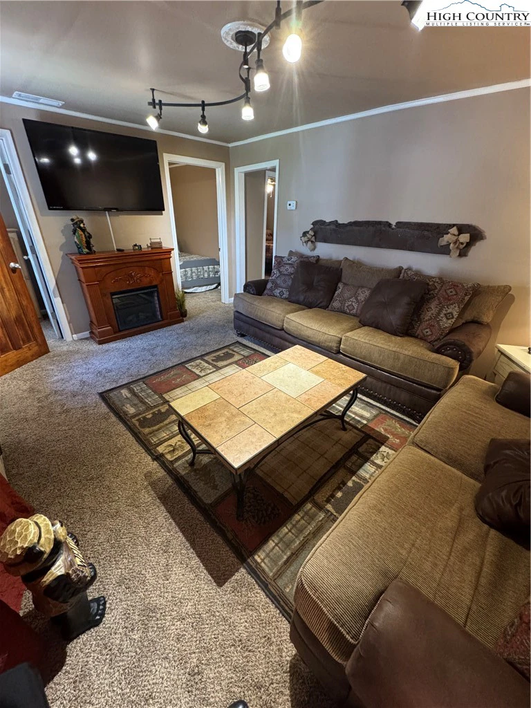 Image number 2 for the current listing