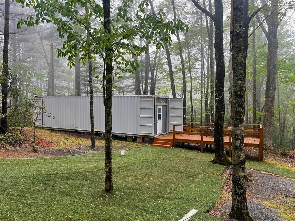 Image number 1 for the current listing