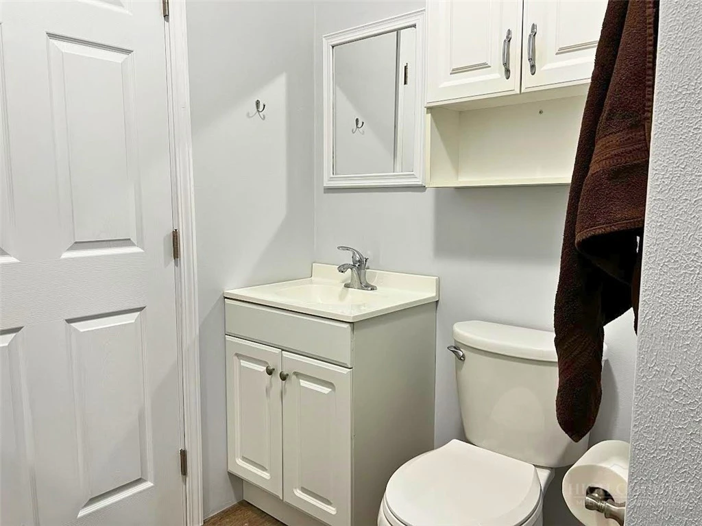 Image number 9 for the current listing