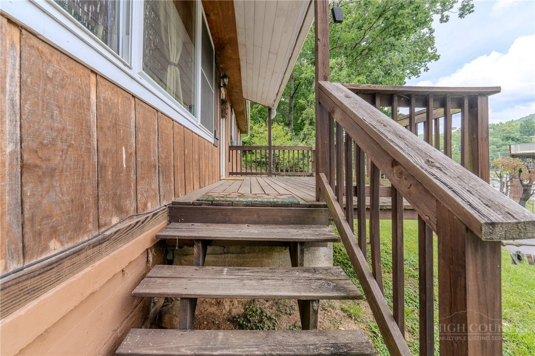 Image number 3 for the current listing