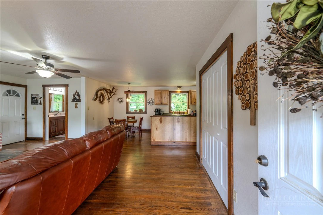 Image number 22 for the current listing