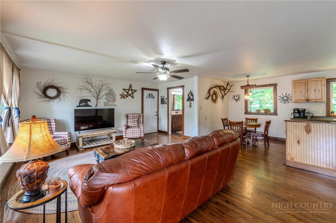 Image number 21 for the current listing