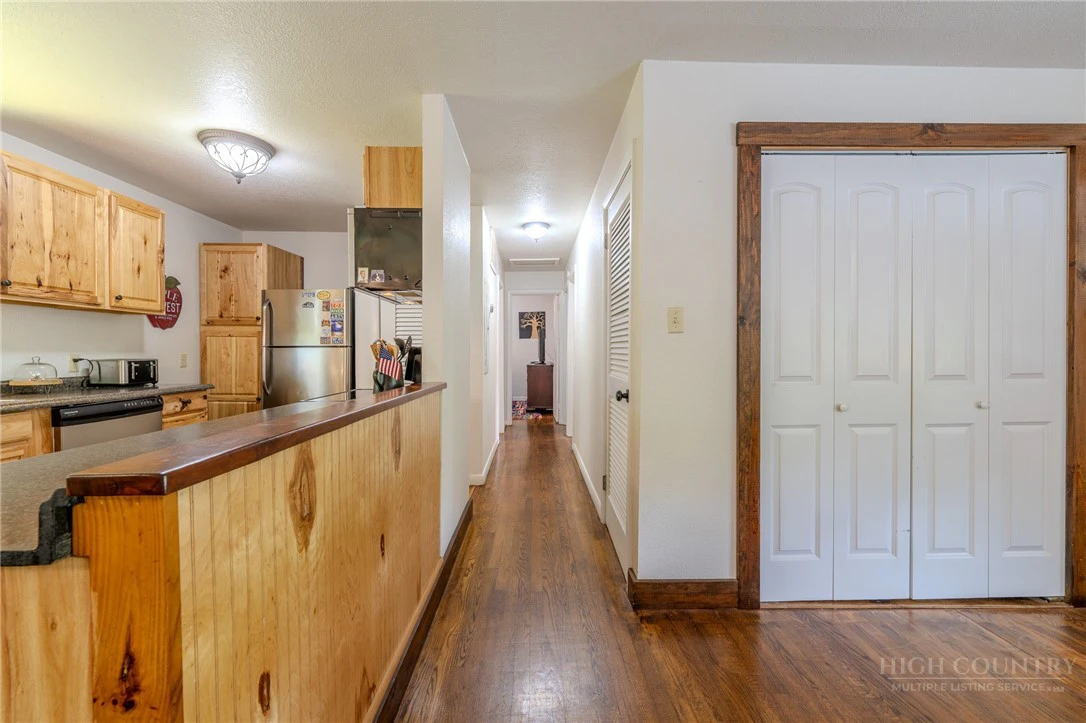 Image number 14 for the current listing