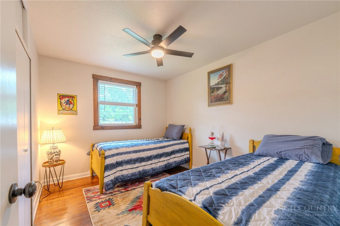 Image number 12 for the current listing