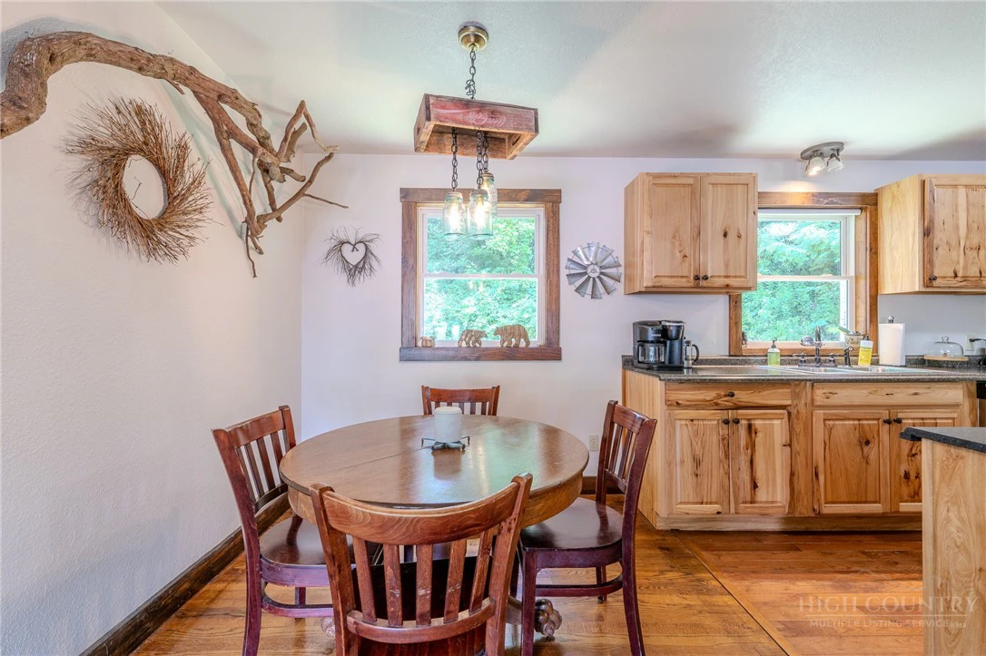 Image number 8 for the current listing
